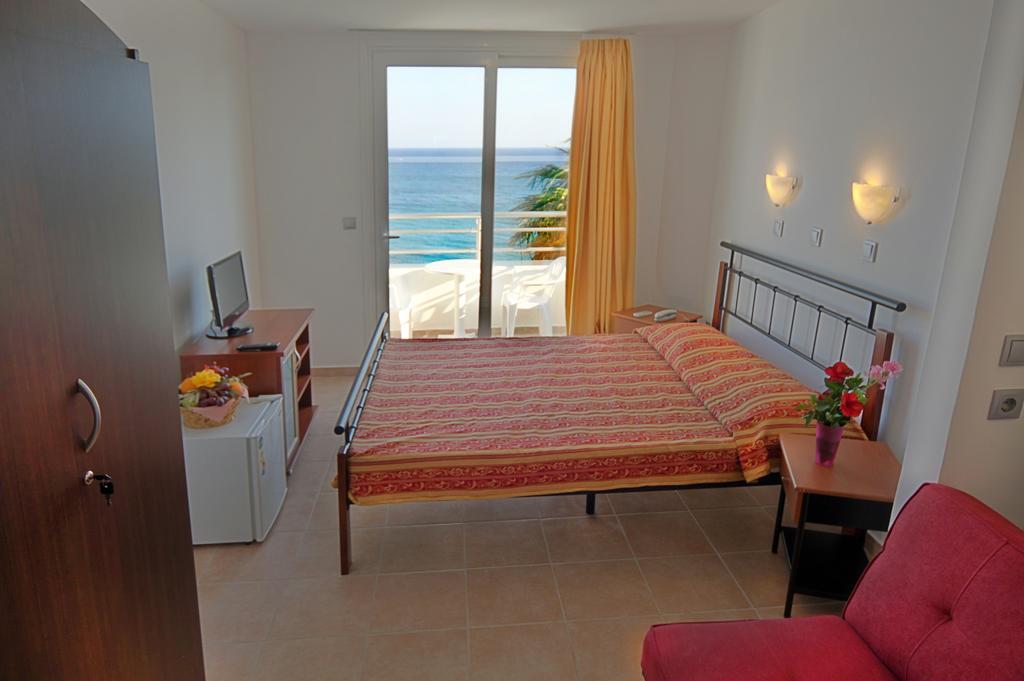 Ilyssion Hotel Lardos Room photo